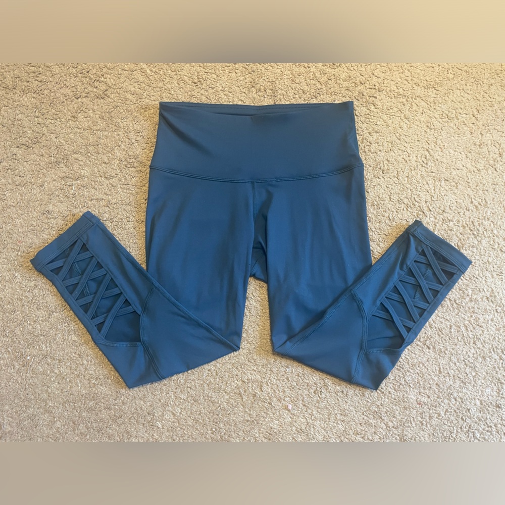 Active Life Leggings with Cut-Out Criss-Cross Pattern